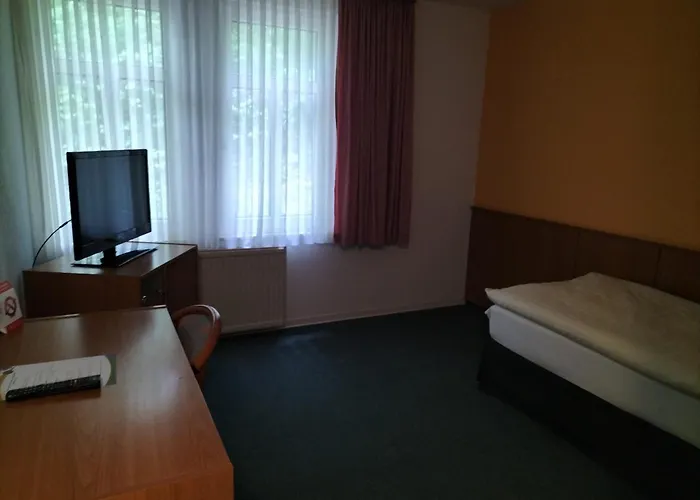 Und Restaurant Am Bismarckturm Otel *